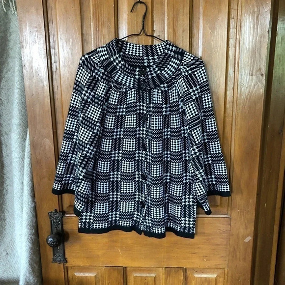 LAVENA 3/4 Length Sleeved Cardigan - Picture 2 of 11